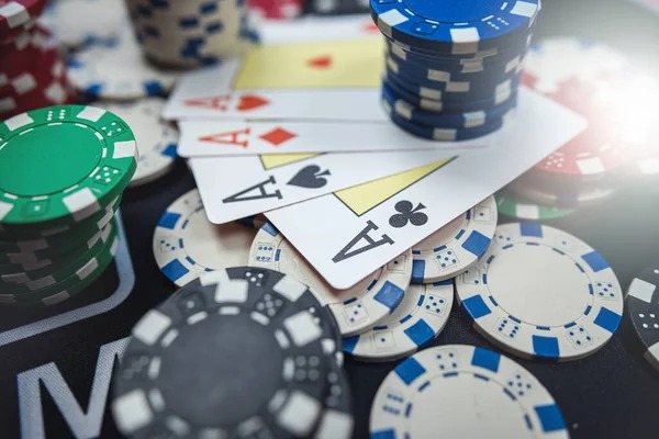 Live baccarat dealer at omtogel apk table